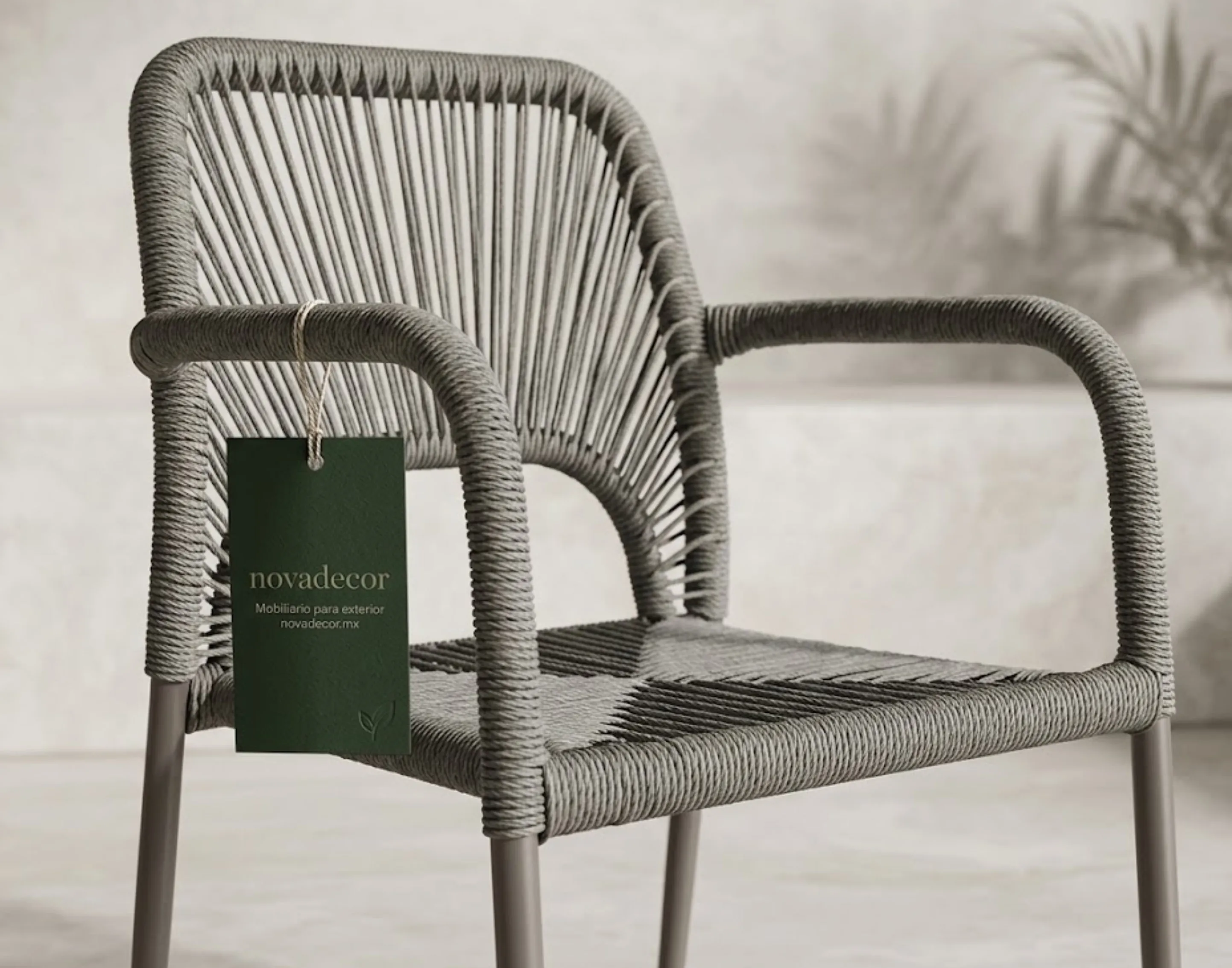 Silla tejida con etiqueta de marca Novadecor, mobiliario para exterior